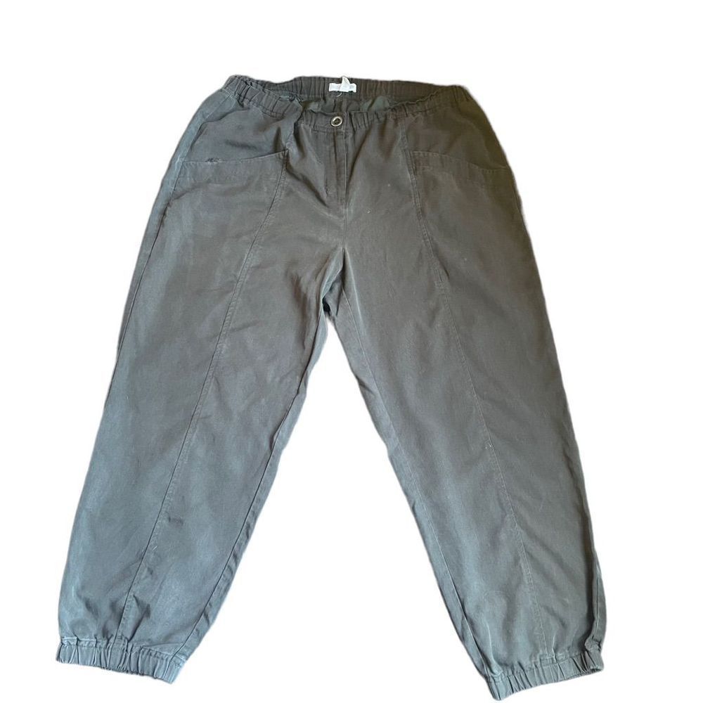 Eileen Fisher olive green light weight jogger pants size small￼